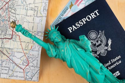De acuerdo con un reciente ranking, Estados Unidos ocupa el puesto 12 entre los pasaportes más poderosos, empatado con Malasia