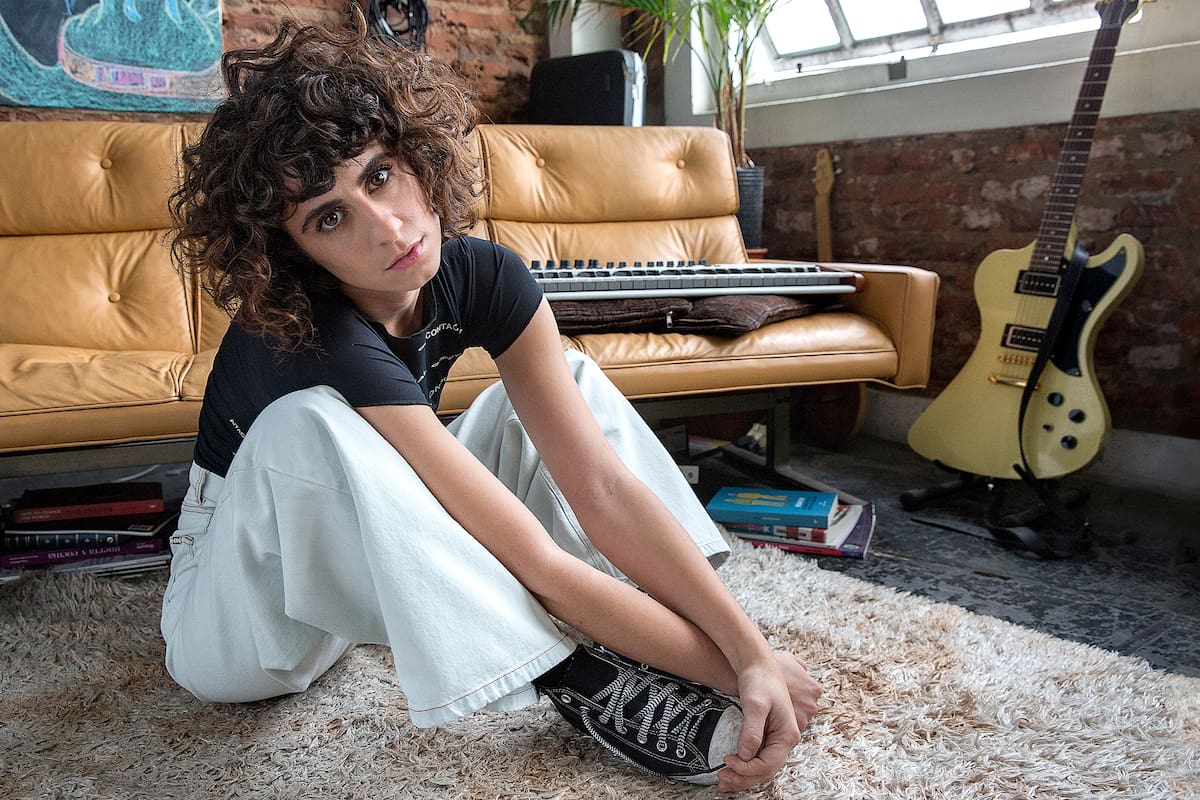 De adolescente pueblerina a rockstar queer, Marilina Bertoldi prendió un fuego en la música argentina. Y sabe que esto recién empieza