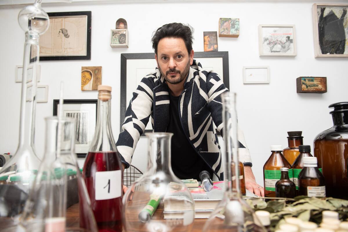 De asesor en prevención de lavado de dinero a creador de spirits y vermuts como Lunfa, este perfumista aplica una sensibilidad olfativa innata para revolucionar el mundo de las bebidas
