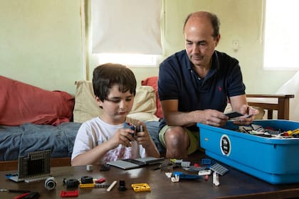 De bebé ya era fanático de los juguetes de encastre con ruedas