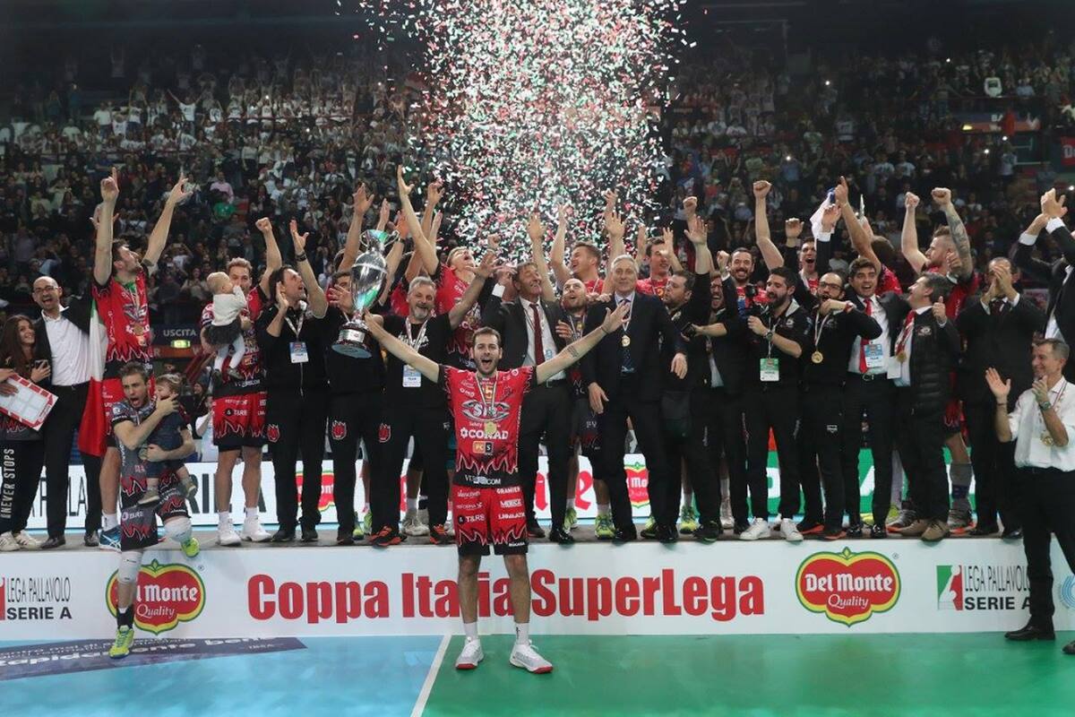 De Cecco con el título de la Copa Italia