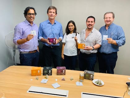 De derecha a izquierda: Raul Karaben, socio de Piporé; Martín Britez, presidente de Piporé; Silvio Leguia, exgerente de ventas de Piporé y Anish Narang, representante en Delhi