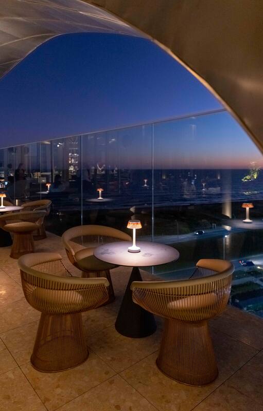 De este rooftop surgió el Punta Sour, el cóctel ganador de la temporada, a base de vino tannat (cepa insigna de Uruguay), whisky Jack Daniels, jugo de limón, agua de garbanzos y Grappamiel.