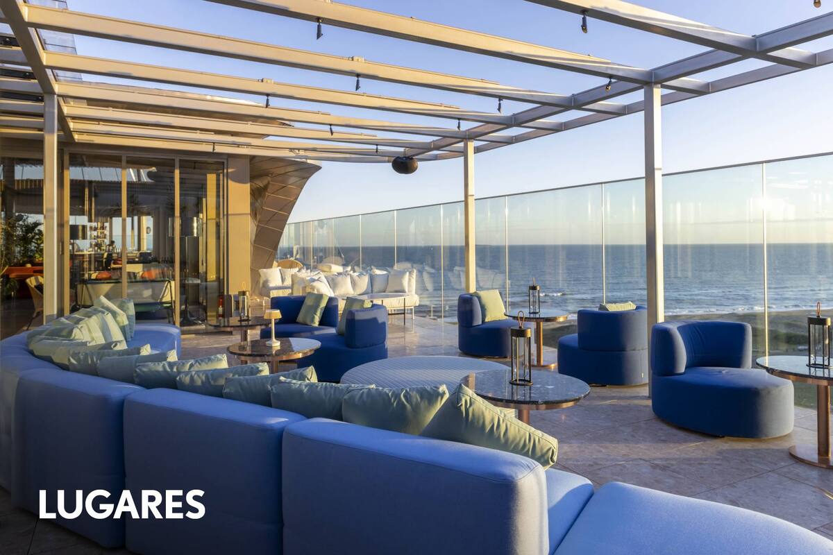 De este rooftop surgió el Punta Sour, el cóctel ganador de la temporada, a base de vino tannat (cepa insigna de Uruguay), whisky Jack Daniels, jugo de limón, agua de garbanzos y Grappamiel.