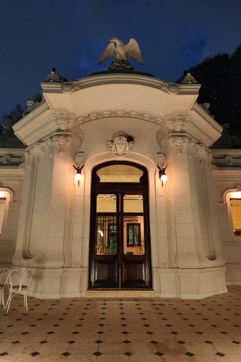 De estilo Art Noveau, la imponente casona de 125 años fue una de las primeras confiterías porteñas y reabre con una propuesta gourmet dentro del ex zoo porteño.
