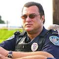 Fue estrella de las películas de acción más conocidas y ahora es policía
