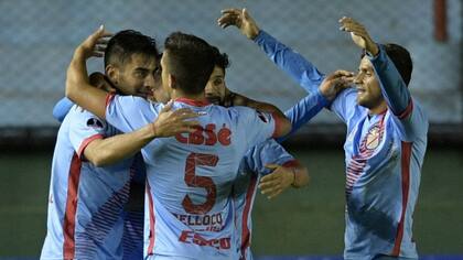 De fiesta: Arsenal goleó en el Viaducto