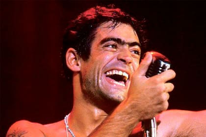 De gran parecido con el cantante, el actor elegido cumplió con el único requisito que impusieron los realizadores: es cordobés