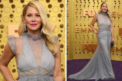 De gris. Christina Applegate pasó por la alfombra con un vestido de Vera Wang