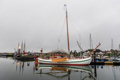 De Groene Draeck sirvió de hotel flotante para que allí durmieran los Reyes durante una visita a las islas Wadden, en 2023