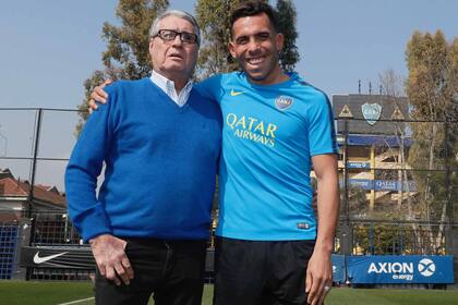 De ídolo a ídolo, de Rojitas a Tevez: "Carlitos Tevez..., yo amo a Tevez", se sincera Angel Clemente Rojas, un histórico de Boca que tiene su propia estatua en la Bombonera