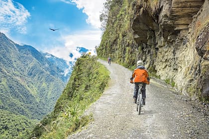 De Italia a Bolivia, pasando por China, India y Nepal rutas entre las montañas no aptas para cardíacos.