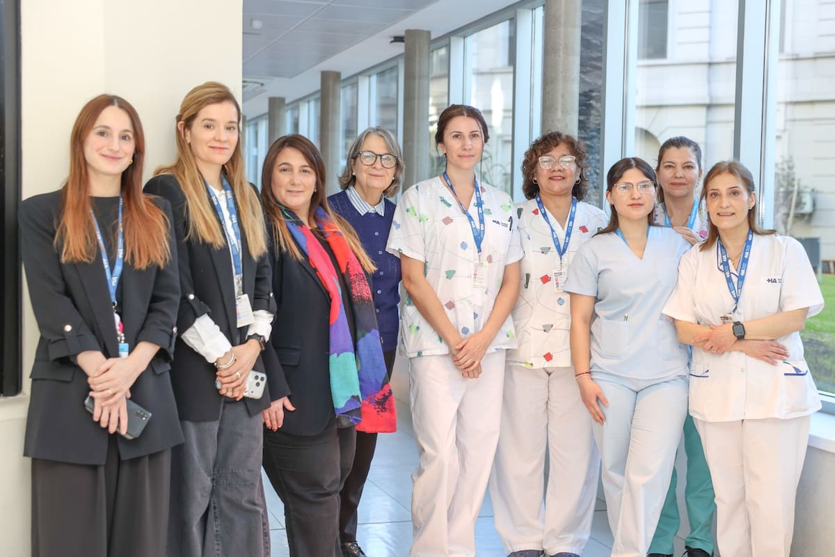 De izq. a der: Paloma García Petre, Daniela Zulueta, Daniela Antoci, María Margarita Rabhansl, Andrea Flores, Etelvina Paniagua, Aylén Ojeda, Marisa Patiño y Silvia Santulli: equipos que se enriquecen mutualmente para que los pacientes reciban una mejor atención.