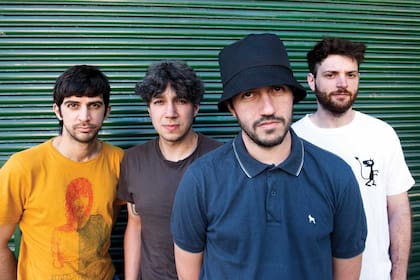 De izquierda a derecha: Boui Vilche, Chicho Guisolfi, Tom y el Polaco Ocorso, los integrantes de Bestia Bebé