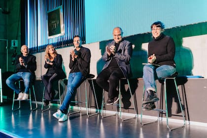 De izquierda a derecha: Carlos Presman, María Paula González, Nicolás Alsina, Mario Daniel Adaro y Laura Alonso Alemany.