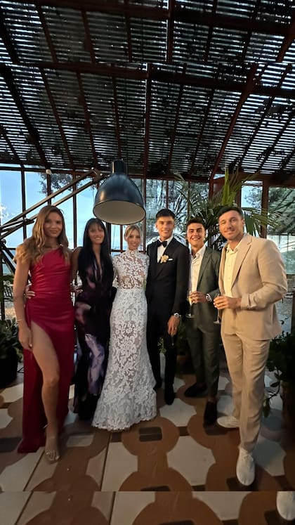 De izquierda a derecha: Diana Arnopoulos, Oriana Sabatini, Chiara Casiraghi, Joaquín Correa, Paulo Dybala y Juan Pico Mónaco