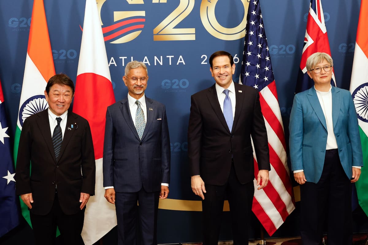 De izquierda a derecha: el canciller japonés Toshimitsu Motegi, el canciller indio S. Jaishankar, el
