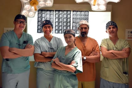 De izquierda a derecha, el equipo médico conformado por Matías Baldoncini, Martín Fortte, Mickaela Echavarría, Dario Savini y Leandro Carballo