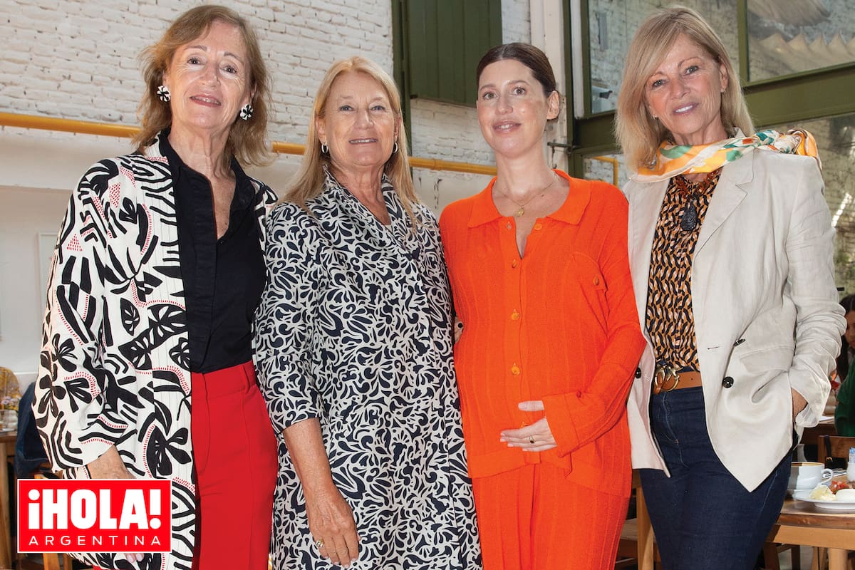 De izquierda a derecha: Felisa Larivière (la mamá de la escritora), María Taquini de Blaquier, Victoria Blaquier y Josefina Carlés (viuda de Martín Blaquier).