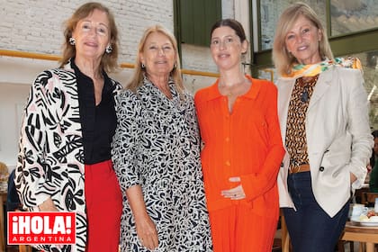 De izquierda a derecha: Felisa Larivière (la mamá de la escritora), María Taquini de Blaquier, Victoria Blaquier y Josefina Carlés (viuda de Martín Blaquier).