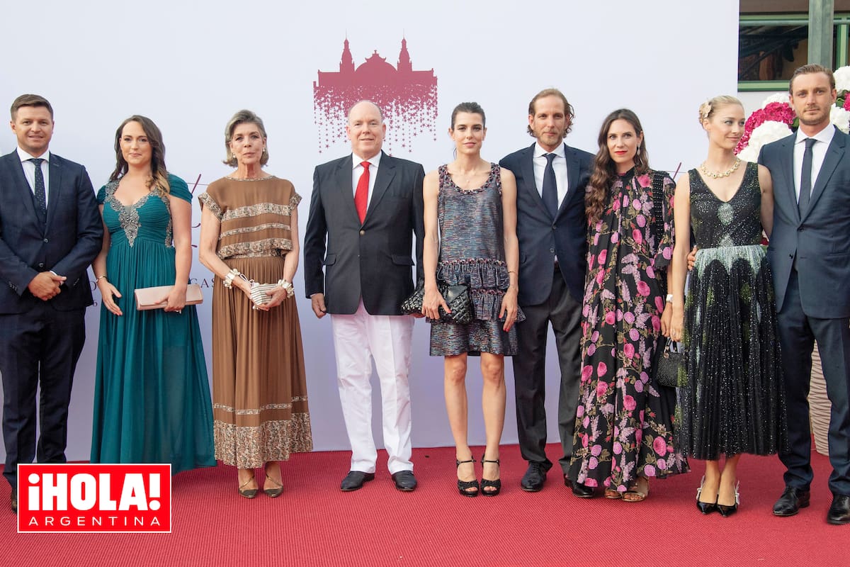 De izquierda a derecha: Gareth Wittstock, hermano de la princesa Charlene, y su mujer, Roisin Galvin, la princesa Carolina, Alberto, Charlotte Casiraghi, Andrea Casiraghi y su mujer, Tatiana Santo Domingo, Beatrice Borromeo y su marido, Pierre Casiraghi.