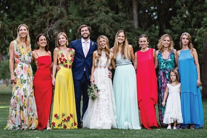 Una postal familiar del casamiento de Pilar Laprida con Jerónimo Bas