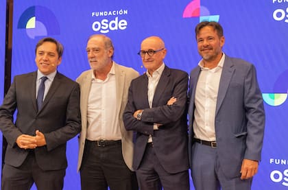 De izquierda a derecha: José del Río, el presidente de Grupo OSDE Martín Pochat, Xavier Marcet y el director general de Grupo OSDE Cristian García Sarubbi.