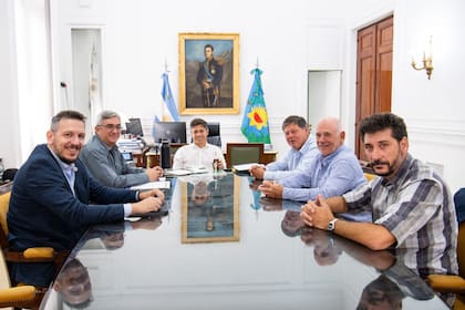 De izquierda a derecha: Juan Cuattromo, presidente de Banco Provincia; Javier Rodriguez, ministro de Desarrollo Agrario; el gobernador Axel Kicillof, Martin Schvartzman, CEO de Exponenciar; Rafael Magnanini, de institucionales de Expoagro, y Diego Abdo, gerente de Comunicación