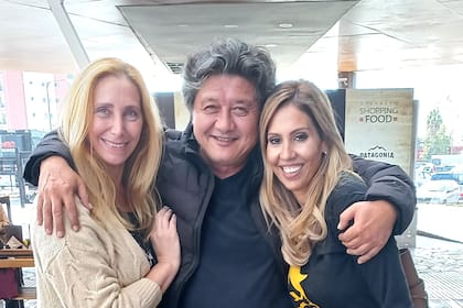 De izquierda a derecha: Karina Milei, Carlos Kikuchi y Romina Diez durante un acto en Santa Fe