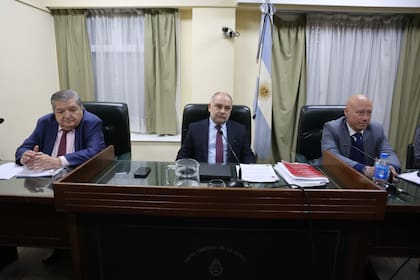 De izquierda a derecha los jueces que juzgan al Pity Álvarez: Juan María Ramos Padilla, Gustavo Goerner y Hugo Navarro en el TOC Nº 29