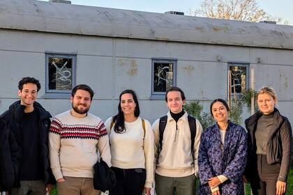 De izquierda a derecha, los pasantes Zachary Rapaport (EE.UU.), Furkan Edip Pehlivanli (Turquía), Anna Paula Ferrari Matos (Brasil), Francisco Rotman (Argentina), Paula Marie Mella (República Dominicana) y Olivia Wendel (EE.UU.)