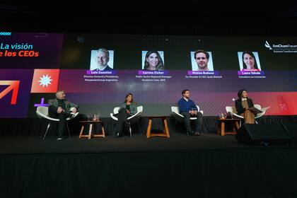 De izquierda a derecha: Luis Guastini, director general y presidente ManpowerGroup Argentina; Lorena Zicker, Gerente Regional del Sector Público para el Cono Sur en Amazon Web Services; Matías Badano, fundador y CEO de Apolo Biotech; y Laura Toledo, consultora en innovación. Crédito: AmCham.