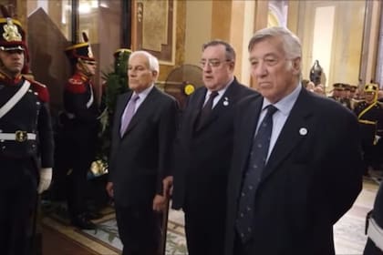 De izquierda a derecha: Manuel Belgrano, Mario Passo y Marcelo White Pueyrredón