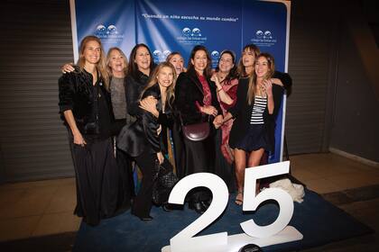 De izquierda a derecha: Mariana Davison, Mariana Melchor, Lía Contepomi, Julieta Kemble, Flavia Fargosi, Lucía Girola, Inés Berton, Leticia Rouges y Florencia Aiello