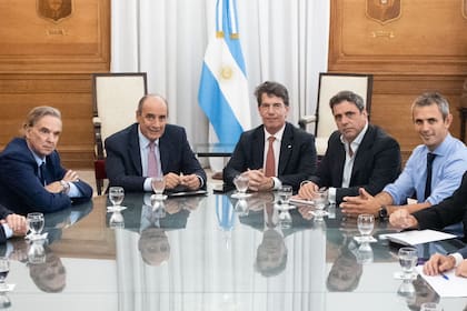 De izquierda a derecha: Miguel Pichetto, Guillermo Francos, Nicolás Posse, Lisandro Catalán y Martín Menem