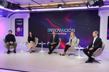 De izquierda a derecha: Santiago Piccaluga (Cervecería y Maltería Quilmes); Victoria Ces (Mastercard); José Del Rio (LA NACION); María Laura Serra (Movistar); Damián Mazzucchelli (Tecpetrol)