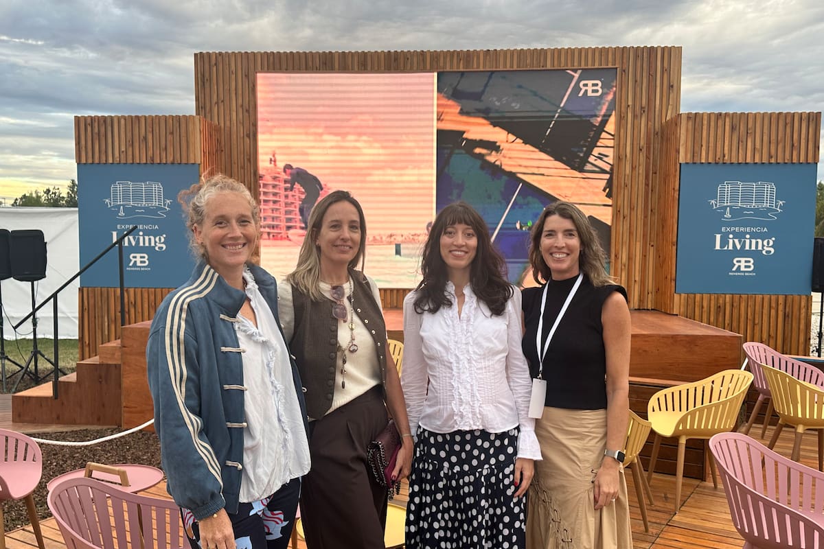 De izquierda a derecha: Stefy Jaugust, Lucrecia Cornejo, Camila Pose y Angie Braun del equipo de Diderot.
