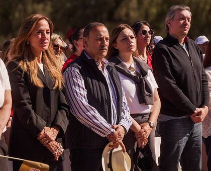 De izquierda a derecha: Tolosa Paz; Quintela; la vicegobernadora Teresita Madera y Máximo Kirchner, durante el acto