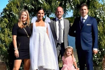 De Jesús, en su casamiento con Alexia Toumikian, acompañado por Insaurralde y Jesica Cirio