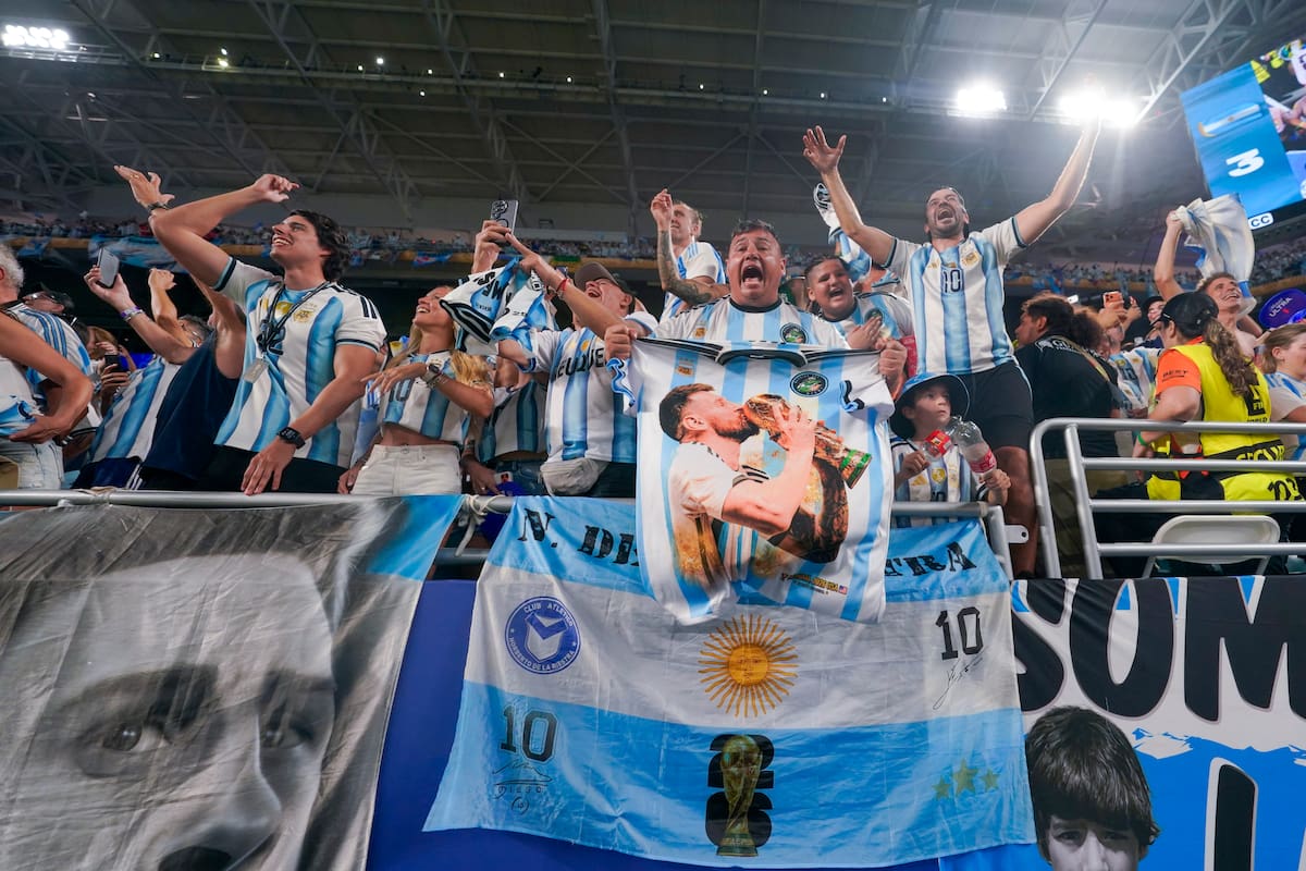 Argentina x Cabo Verde: Os torcedores comemoraram ao ponto do êxtase em Miami, onde a Argentina foi mais local do que nunca.