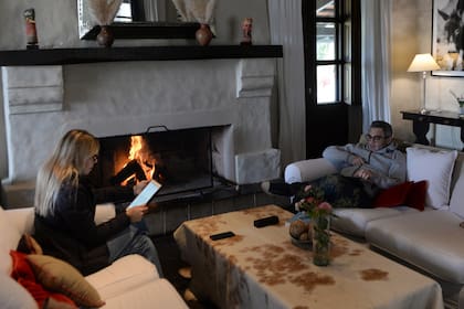 De la combinación del arte, la cocina de raíces y los vinos de altura surge este recorrido que que pasa por Molinos y Cafayate. De regreso a Salta, descanso en un oasis secreto al pie de la cordillera con spa, hogar y horno de barro.