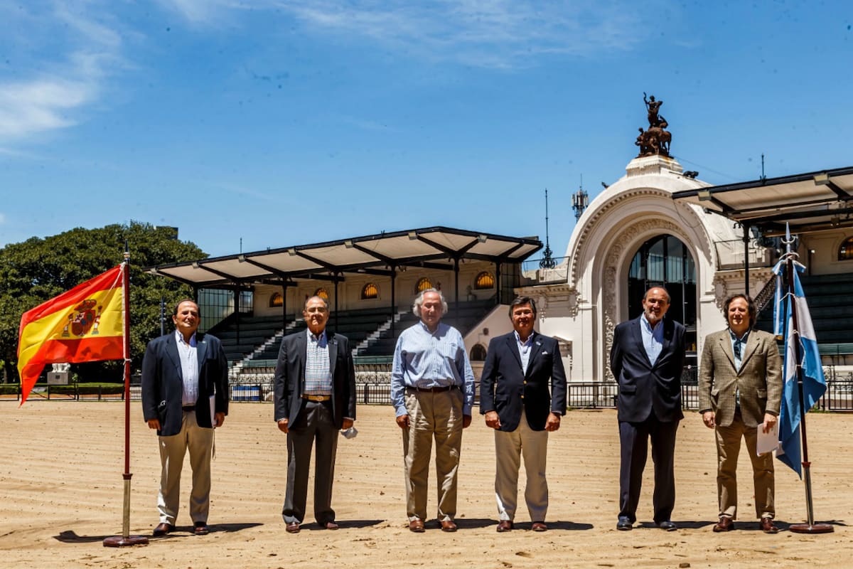 De la firma del acuerdo, participaron el presidente y el secretario de la SRA, Daniel Pelegrina y Pedro Reggi, Gonzalo Vidal y Ricardo Cantarelli, apoderados de Angus España; Luis Barcos, representante de la Organización Mundial de Sanidad Animal (OIE París, Francia) y acompañados por Alfredo Gusmán