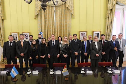 De la firma también participaron diputados libertarios santafesinos