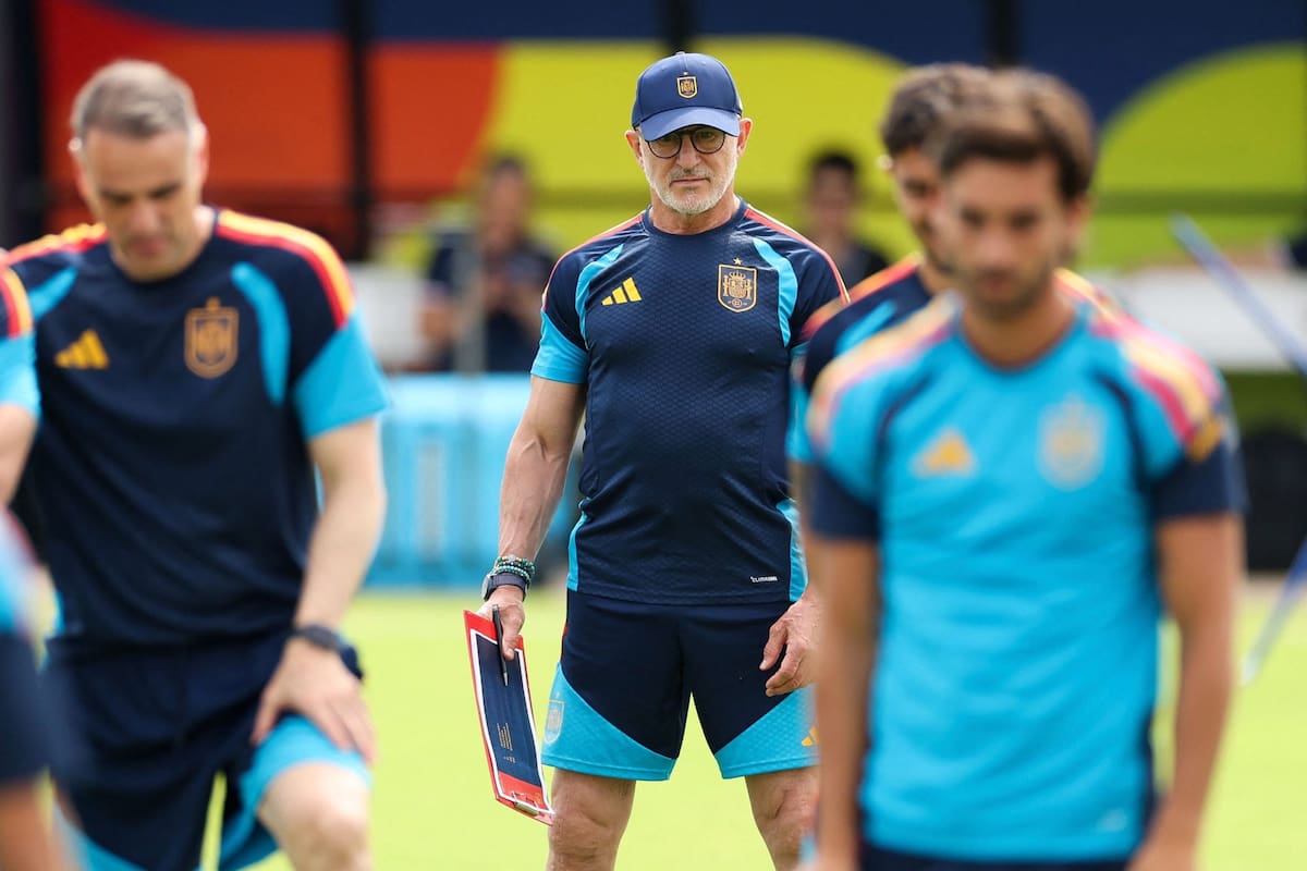 De la Fuente dirige el entrenamiento previo al partido del domingo: España se juega mucho