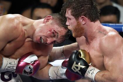 La pegada de Canelo la sufren sus rivales y se cotiza en el mercado de las transmisiones deportivas