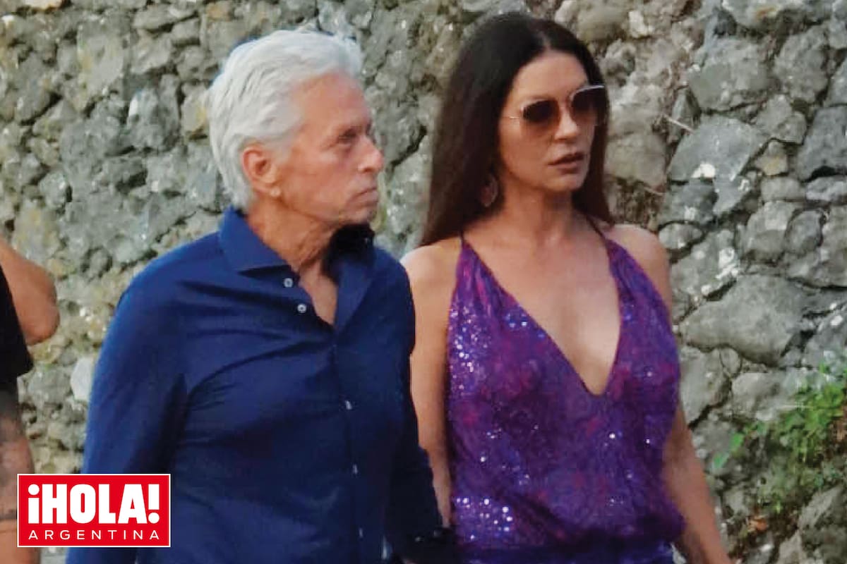 De la mano y con glamour. Así se vio a la pareja de actores, quienes este año optaron por descansar en Portofino, un destino que ya han elegido desde Ernest Hemingway hasta George Clooney, pasando por Sharon Stone y Demi Moore, entre otras celebrities.
