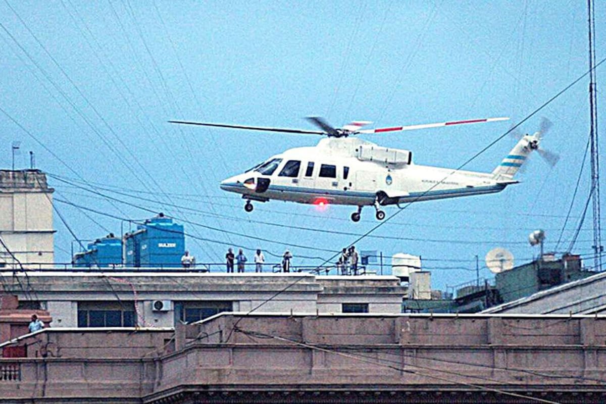 De la Rúa deja la Casa Rosada en helicóptero
