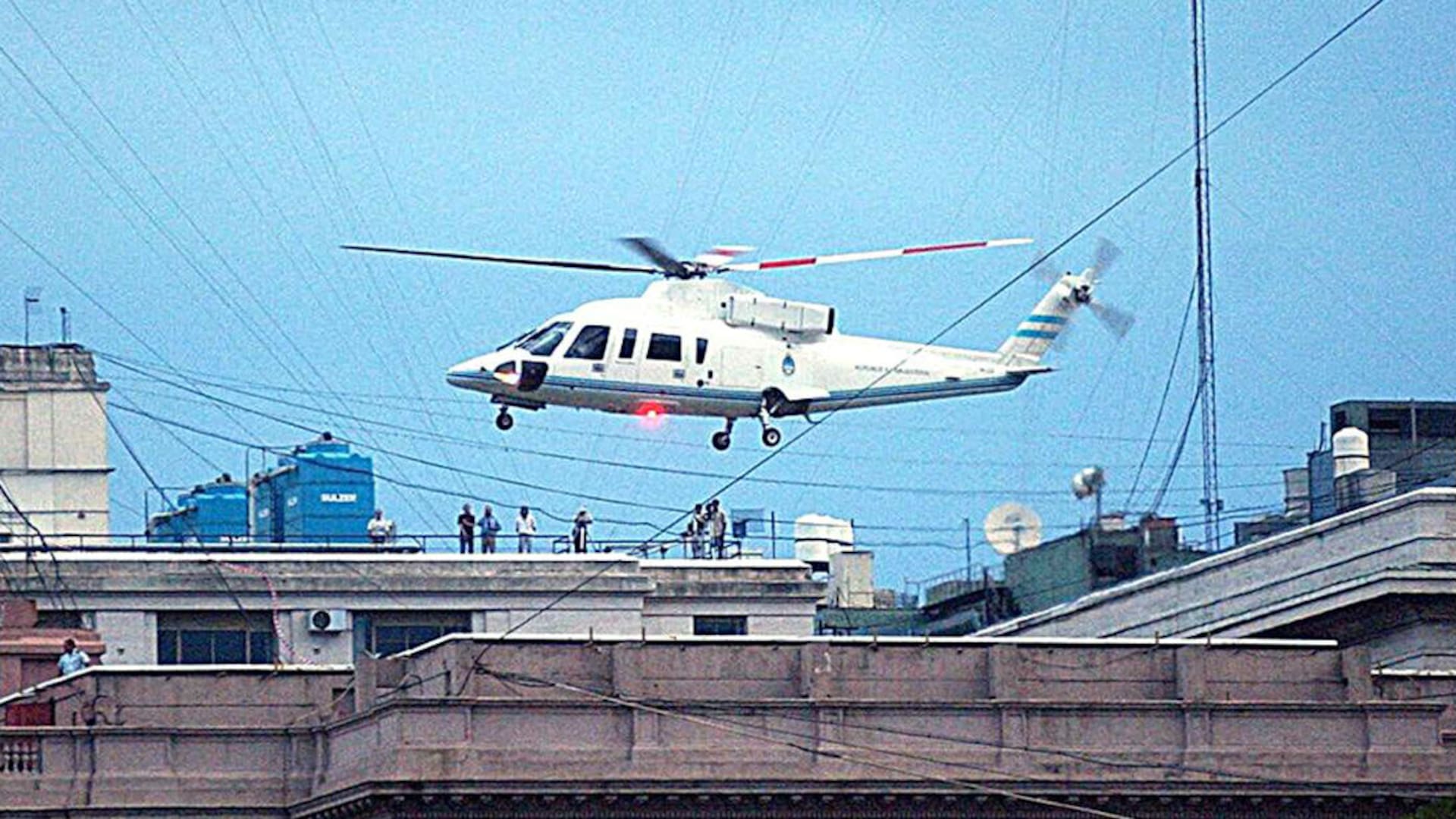De la Rúa deja la Casa Rosada en helicóptero