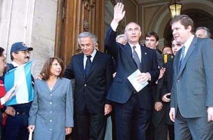 De la Rúa, entre De la Sota y Kammerath, durante su visita a Córdoba