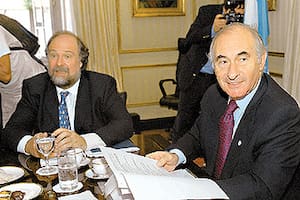 De la Rúa y Chrystian Colombo, ayer en Olivos, poco antes de explicar el blindaje en el gabinete